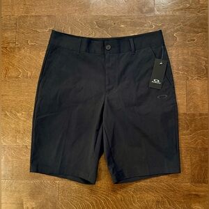 NWT Oakley Men's Icon Chino Golf Shorts